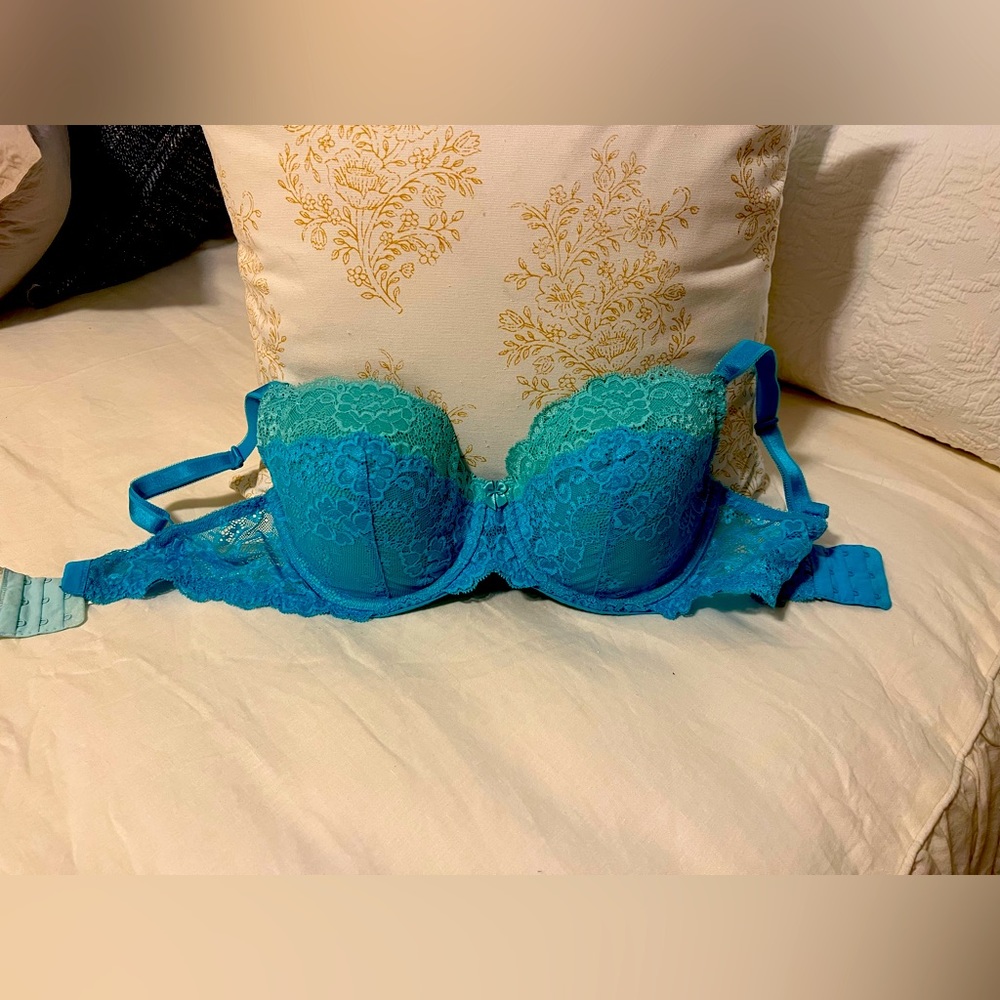 Like NEW VS Bra 34DD